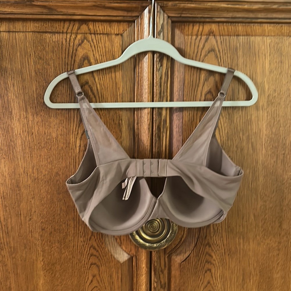 Victoria’s Secret Demi uplift 36DD - Picture 2 of 4